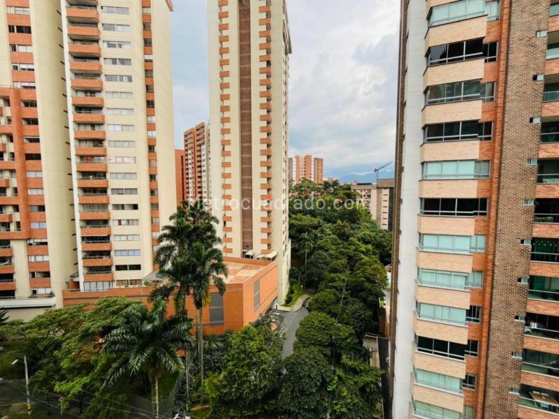 Bright 3BR Apartment with Modern Kitchen in Santa Maria - 9