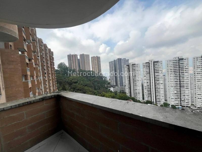 Apartamento de 3 Alcobas en La Loma del Indio con Piscina y Gimnasio