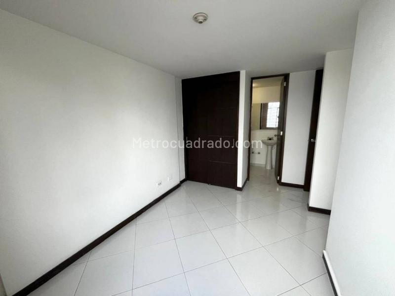 Apartamento de 3 Alcobas en La Loma del Indio con Piscina y Gimnasio - 4