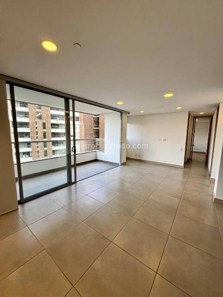 Apartamento Moderno y Luminoso de 2 Alcobas con Vista en Loma del Chocho - 4