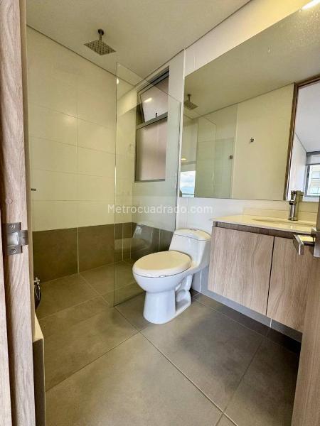 Apartamento Moderno y Luminoso de 2 Alcobas con Vista en Loma del Chocho - 6