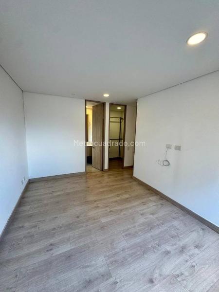 Apartamento Moderno y Luminoso de 2 Alcobas con Vista en Loma del Chocho - 9