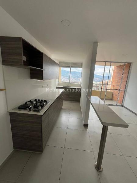 Spacious 3BR Apartment in Alto de las Flores - 6