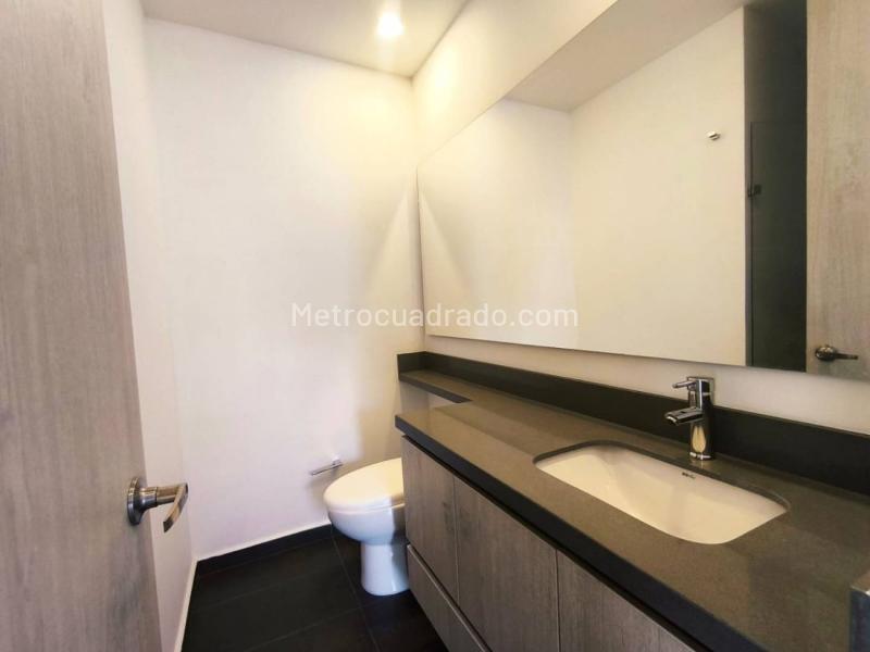 Apartamento en Alquiler cerca a Las Palmas con Parqueadero Privado - 7