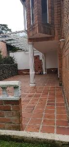 Casa de 5 alcobas en arriendo en La Inferior, Medellín, 407 m² · foto 13 de 16