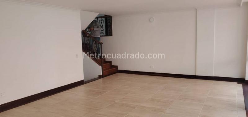 Spacious 5BR House with Natural Light in La Inferior - 5