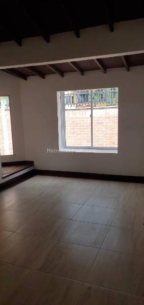 Spacious 5BR House with Natural Light in La Inferior - 7