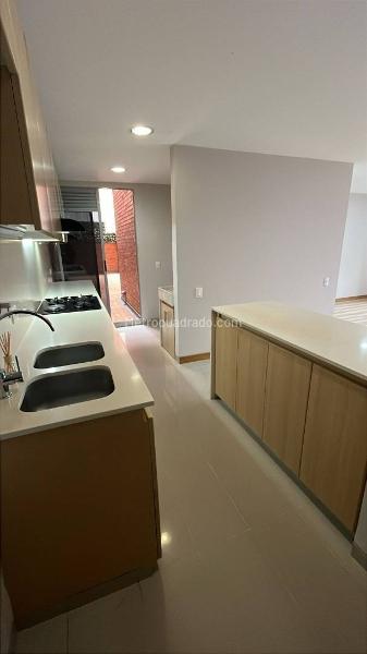 Amplio apartamento de 3 habitaciones en Loma Benedictinos - 4