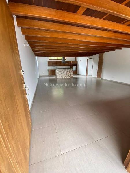 Casa – Envigado, Valle de Aburrá - Más