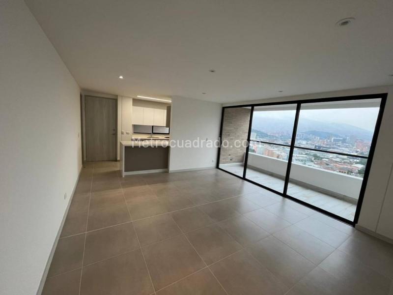 3BR Apartment with Balcony in Poblado near San Diego Mall - 2