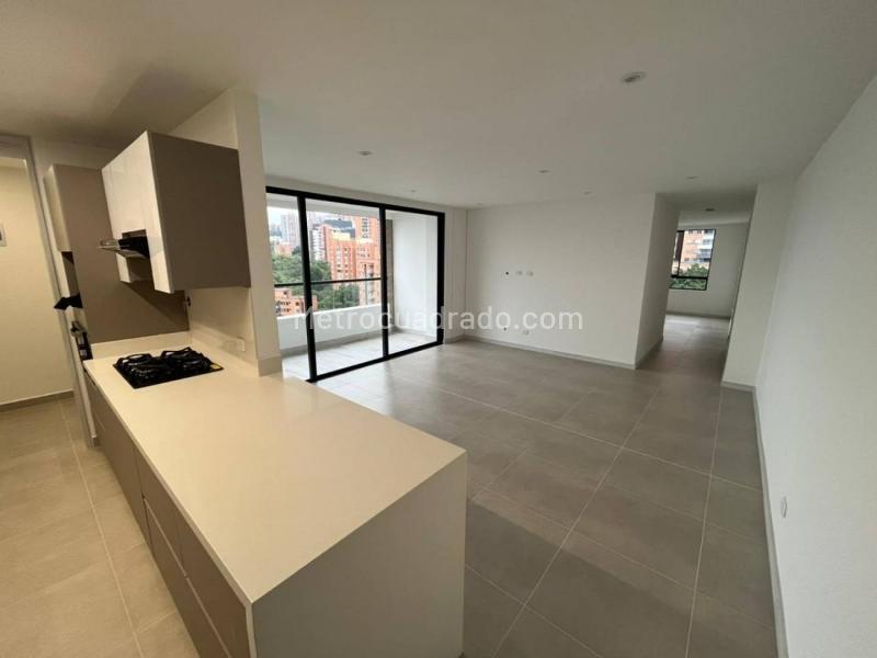 3BR Apartment with Balcony in Poblado near San Diego Mall - 3