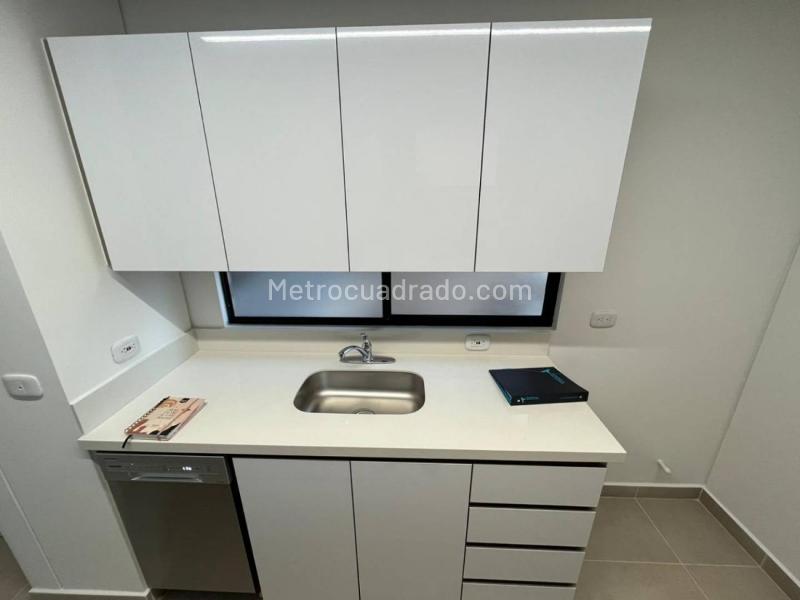 3BR Apartment with Balcony in Poblado near San Diego Mall - 5