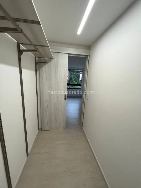 3BR Apartment with Balcony in Poblado near San Diego Mall - 7