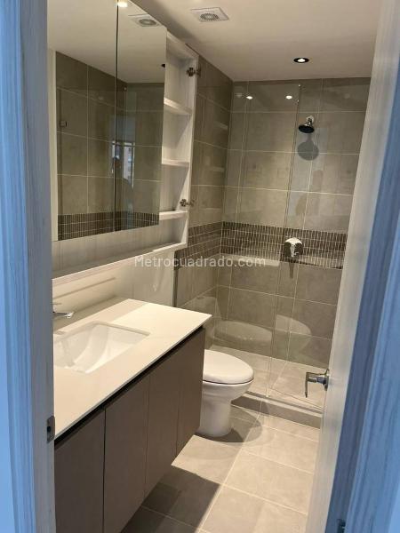 3BR Apartment with Balcony in Poblado near San Diego Mall - 8