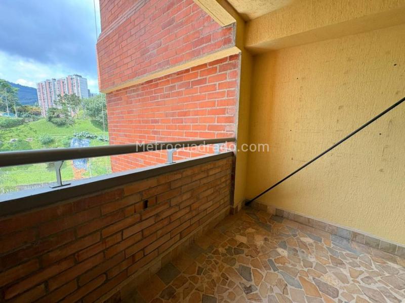 Spacious 3BR Apartment with 2 Balconies in Las Lomitas, Sabaneta - 2