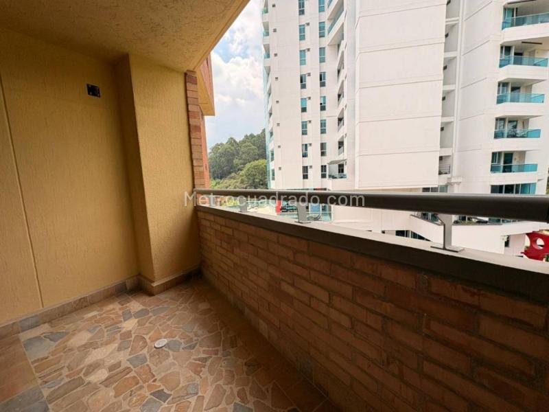 Spacious 3BR Apartment with 2 Balconies in Las Lomitas, Sabaneta - 3