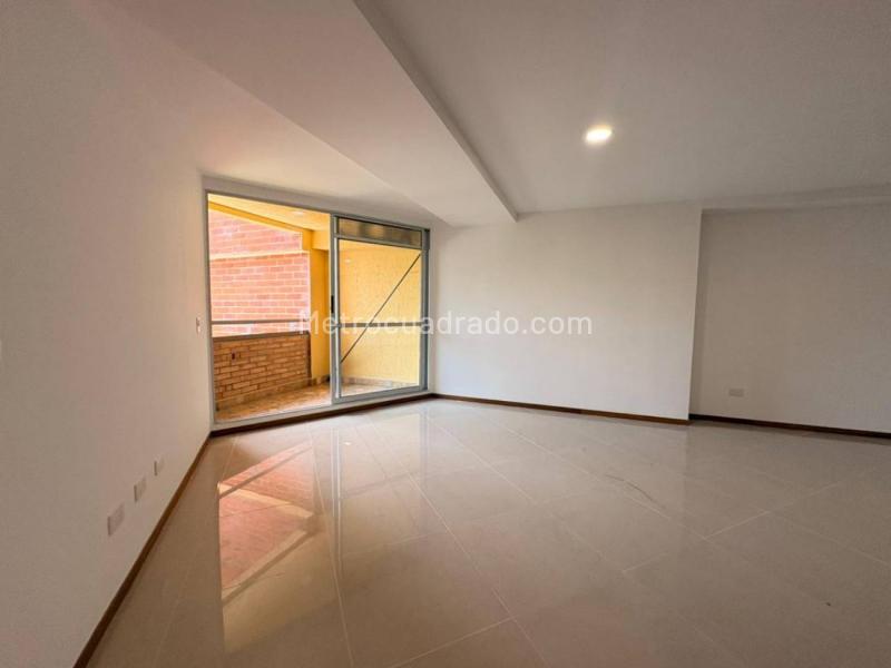 Spacious 3BR Apartment with 2 Balconies in Las Lomitas, Sabaneta - 4