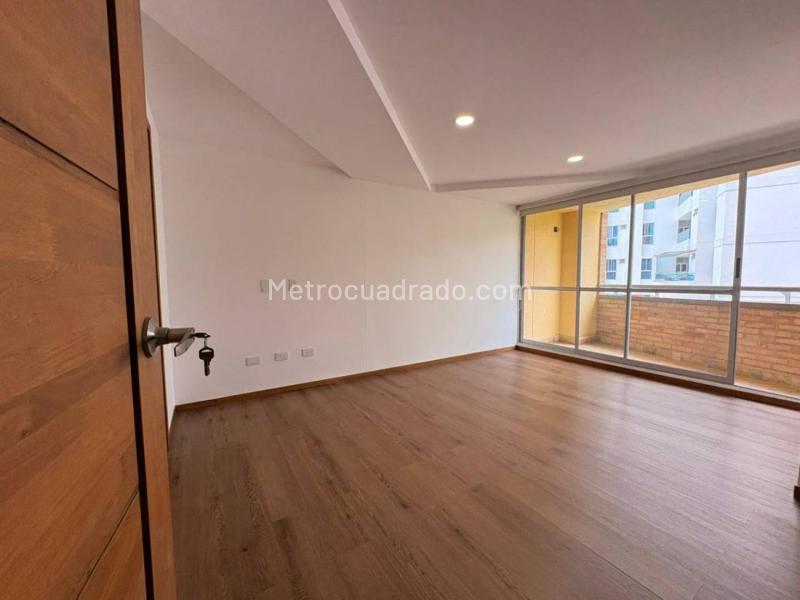 Spacious 3BR Apartment with 2 Balconies in Las Lomitas, Sabaneta - 5