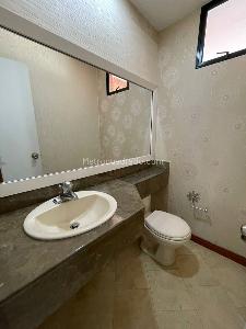 Casa de 4 alcobas en arriendo en La Inferior, Medellín, 260 m² · foto 11 de 20