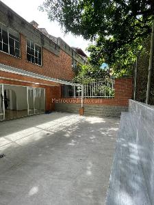 Casa en arriendo en Castropol, Medellín · foto 9 de 20