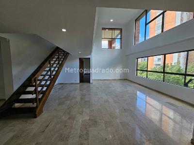 Apartamento en arriendo en El Tesoro, Medellín · foto 2 de 11