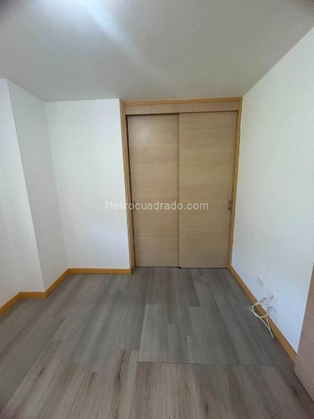 Apartamento en Arriendo, Loma Del Encierro, Medellín - Więcej
