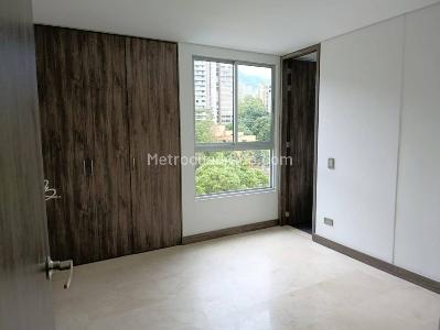 Apartamento de 3 alcobas en arriendo en Loma De Los Parra, Medellín, 136 m² · foto 3 de 15