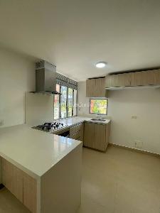 Apartamento de 3 alcobas en arriendo en Loma De Las Brujas, Envigado, 85 m² · foto 2 de 17