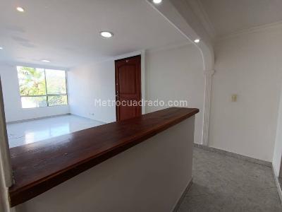 Apartamento de 3 alcobas en arriendo en Campo Alegre, Medellín, 75 m² · foto 2 de 9