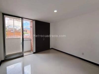Apartamento de 4 alcobas en arriendo en Laureles, Medellín, 120 m² · foto 12 de 16
