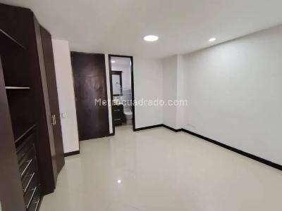 Apartamento de 4 alcobas en arriendo en Laureles, Medellín, 120 m² · foto 15 de 16