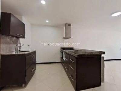 Apartamento de 4 alcobas en arriendo en Laureles, Medellín, 120 m² · foto 2 de 16