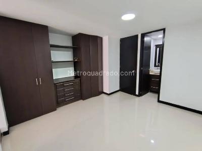 Apartamento de 4 alcobas en arriendo en Laureles, Medellín, 120 m² · foto 8 de 16