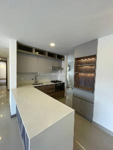 Apartamento en arriendo en Ciudad Del Rio, Medellín · foto 3 de 18