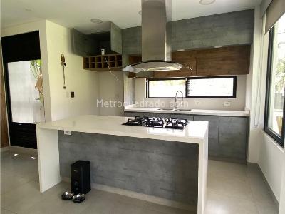 Casa de 4 alcobas en venta en Cerritos, Pereira, 350 m² · foto 2 de 12