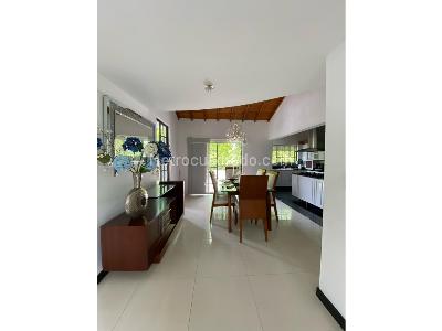 Casa de 4 alcobas en venta en Cerritos, Pereira, 1050 m² · foto 2 de 20