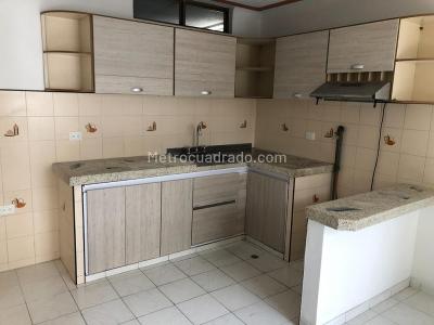 Casa de 5 alcobas en venta en Las Granjas, Cali, 360 m² · foto 3 de 10