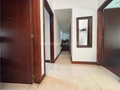 Casa de 3 alcobas en venta en San Lucas, Medellín, 198 m² · foto 12 de 20