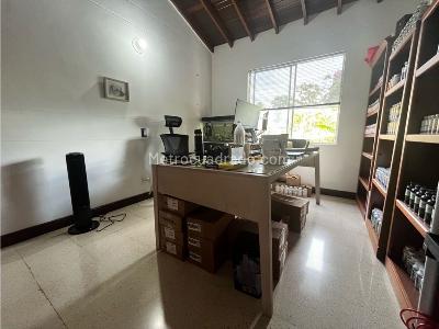 Casa de 3 alcobas en venta en San Lucas, Medellín, 198 m² · foto 13 de 20