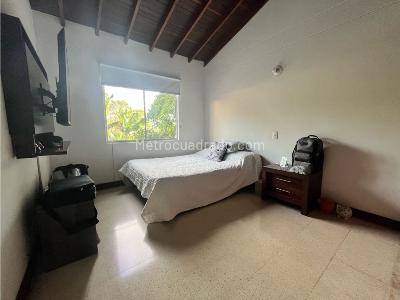 Casa de 3 alcobas en venta en San Lucas, Medellín, 198 m² · foto 14 de 20