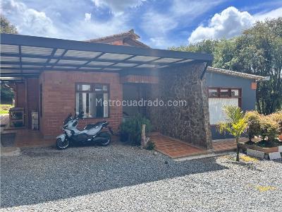 Casa de 3 alcobas en venta en Alto Del Escobero, Envigado, 150 m² · foto 2 de 20