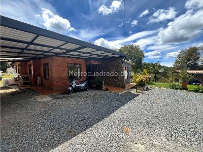 Casa de 3 alcobas en venta en Alto Del Escobero, Envigado, 150 m² · foto 3 de 20