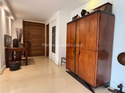 Apartamento de 3 alcobas en venta en El Poblado, Medellín, 250 m² · foto 8 de 20