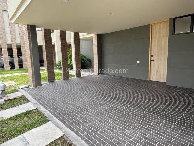 Casa de 3 alcobas en venta en Sajonia, Rionegro, 328 m² · foto 4 de 20
