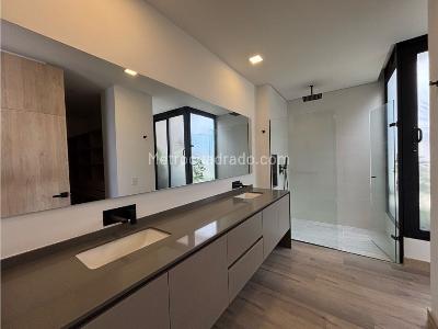 Casa de 3 alcobas en venta en Sajonia, Rionegro, 328 m² · foto 19 de 20