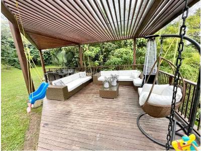 Casa de 3 alcobas en venta en El Poblado, Medellín, 730 m² · foto 2 de 11