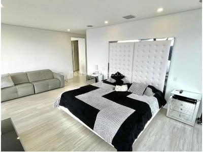 Casa de 3 alcobas en venta en El Poblado, Medellín, 730 m² · foto 9 de 11