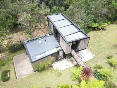Casa de 2 alcobas en venta en Alto Del Escobero, Envigado, 180 m² · foto 2 de 20