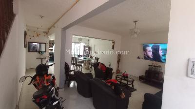 Casa de 5 alcobas en venta en San Antonio, Bogotá, 194 m² · foto 2 de 5