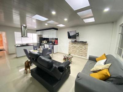 Casa de 5 alcobas en venta en San Antonio, Bogotá, 359 m² · foto 6 de 12